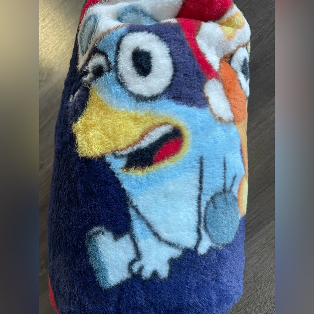 Bluey Holiday Print Throw Blanket Faux Fur Fleece Warm Winter Cozy Siblings NEW